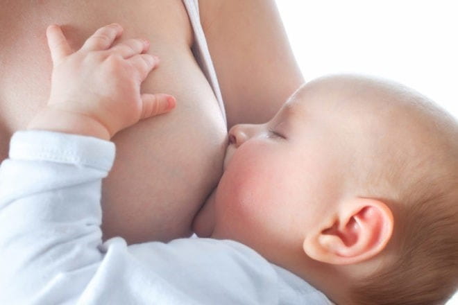 قرارگیری بخش بیشتر هاله پستان مادر در دهان نوزاد هنگام شیردهی